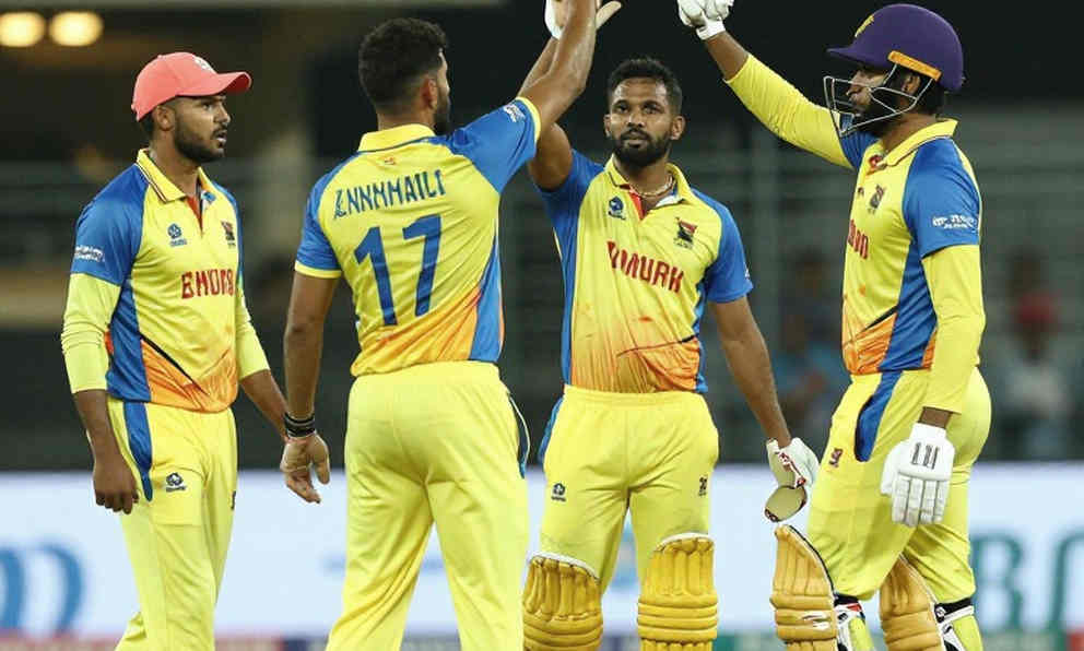 নিলামের রাত, শোকের সকাল: ভক্তের স্মৃতি কেন কেনা যায় না