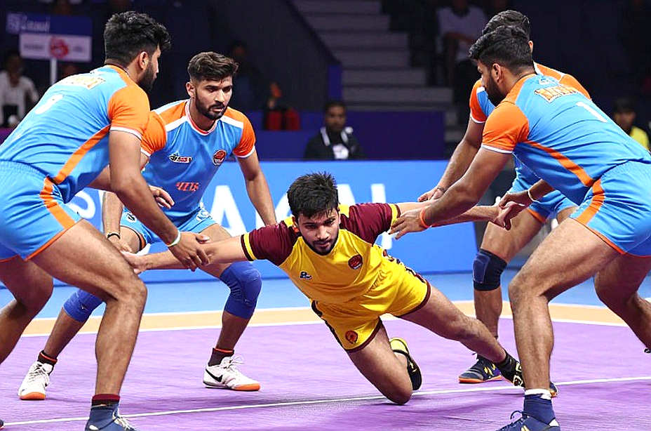 বোনাস লাইনে বাঁচা আর তিনবার অল-আউট: ৩৭-২১ স্কোরলাইনের আড়ালে ভারতের তিনটি সংকেত